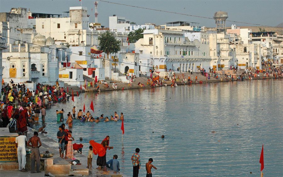 Pilgrims at the ghats of Pushkar Lake